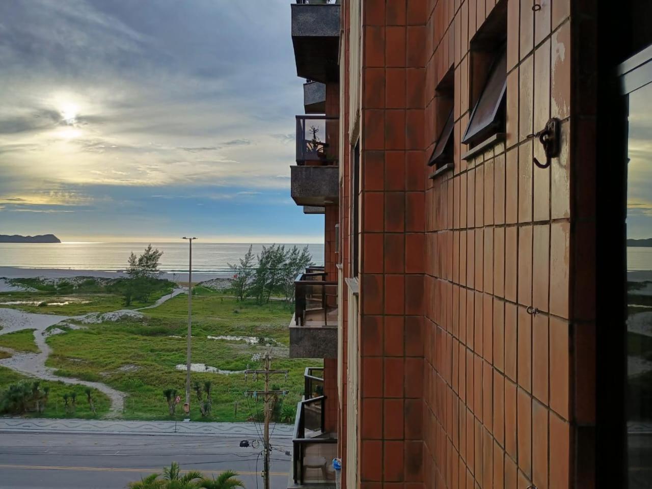 Apartamento Charmoso Em Frente A Praia Em Cabo Frío Exterior foto